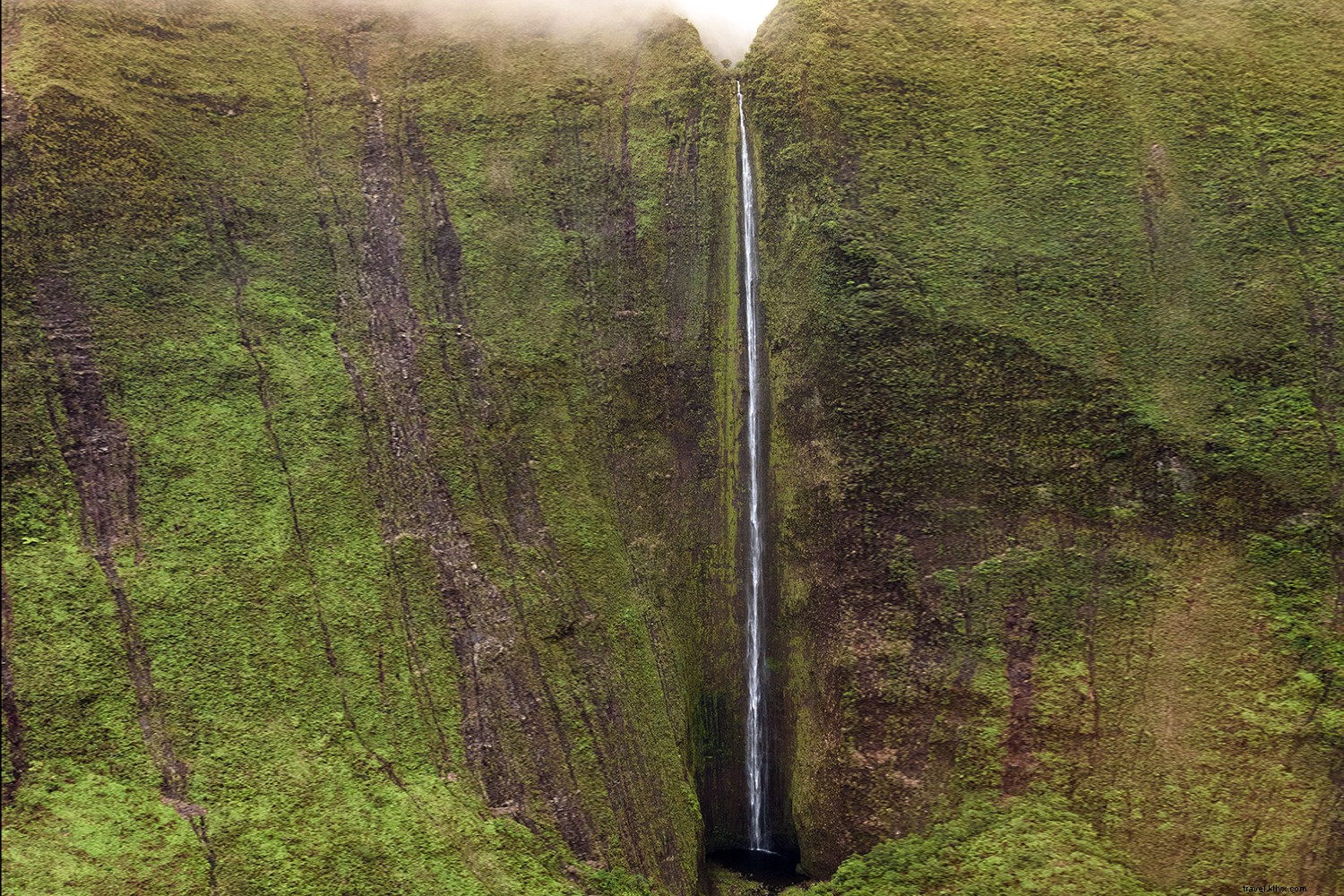 ハワイで最も息をのむような滝の8つ 